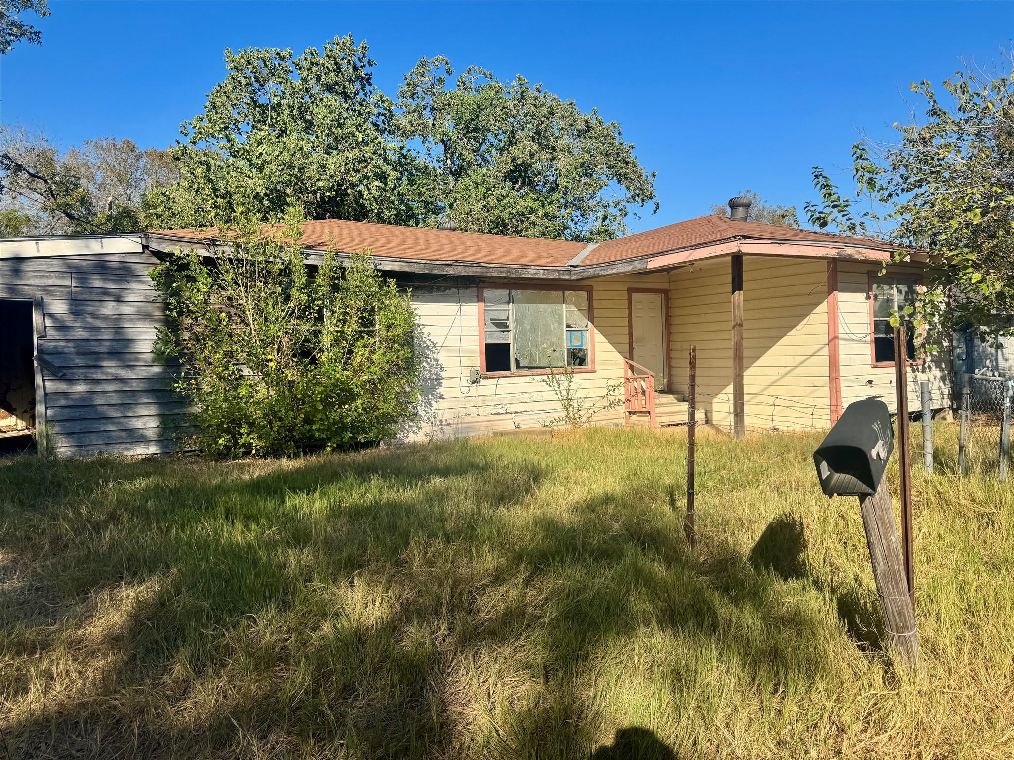 117 Charles Street Cuero TX 77954