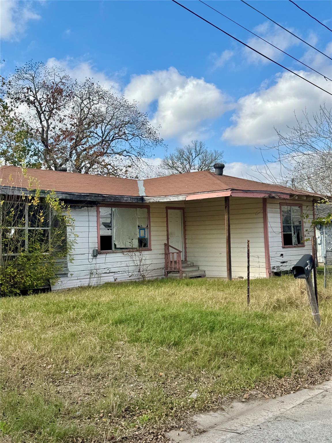 117 Charles Street Cuero TX 77954