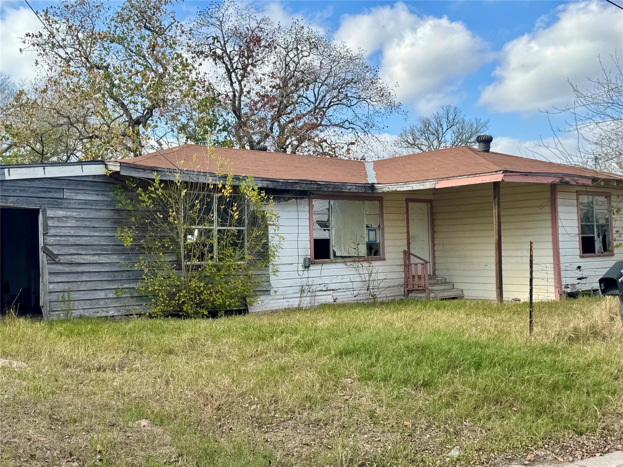 117 Charles Street Cuero TX 77954
