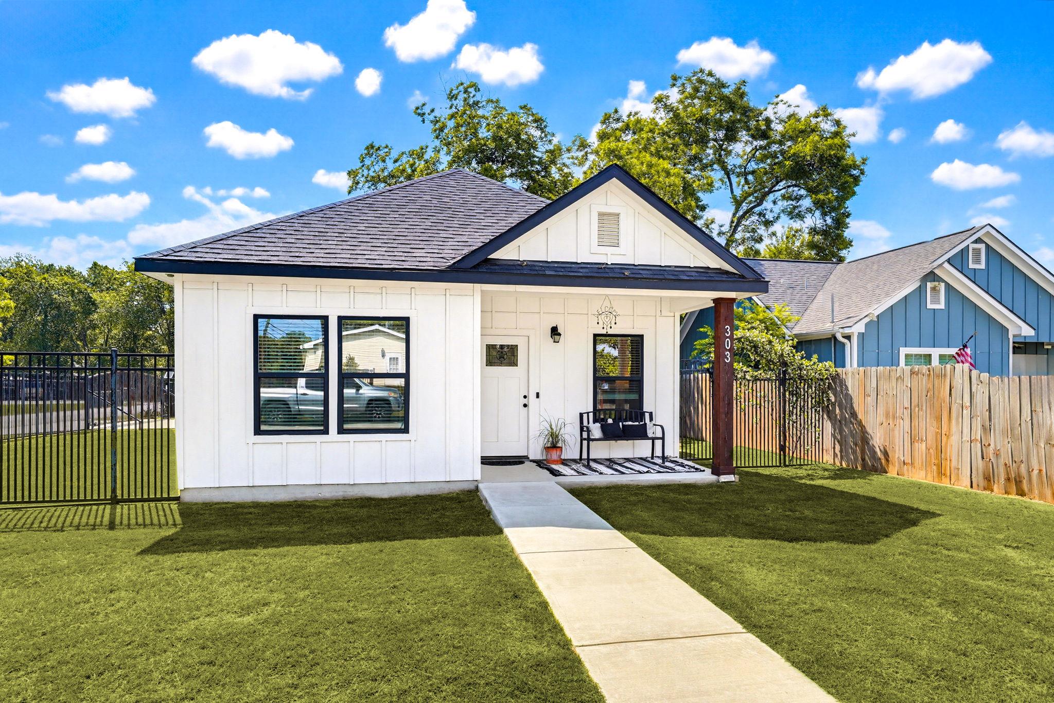303 Pine Avenue Luling TX 78648