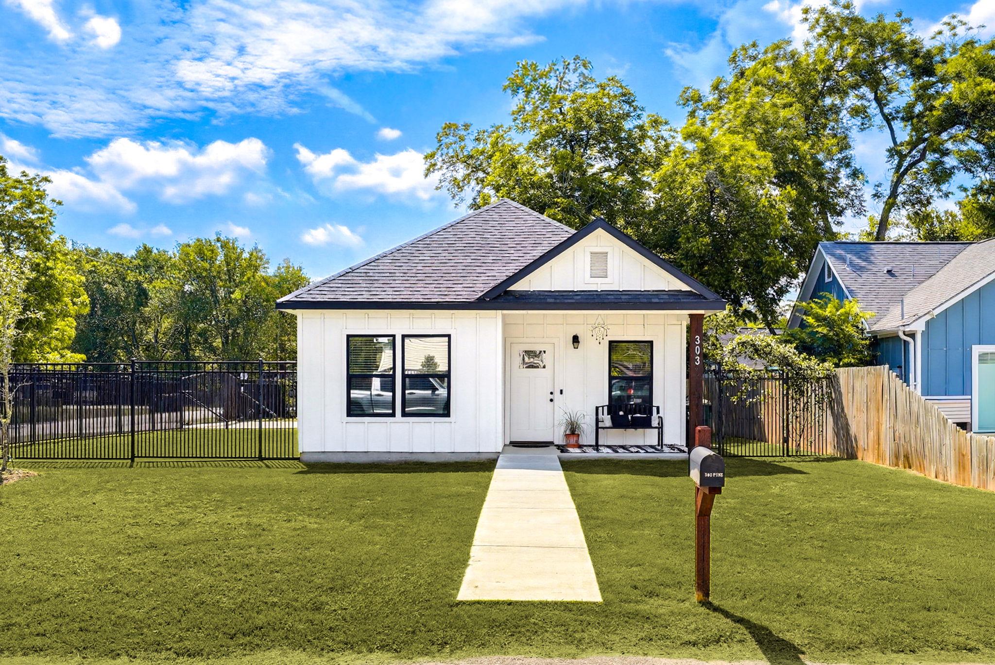 303 Pine Avenue Luling TX 78648