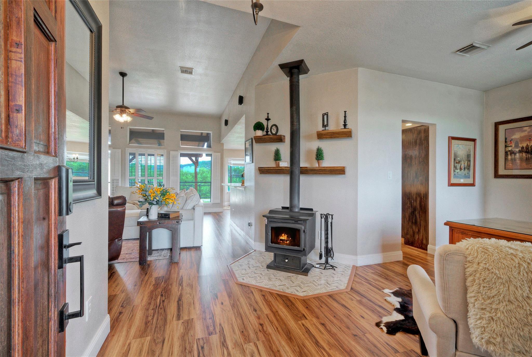 511 Chaneys Crossing Bertram TX 78605
