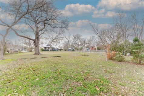 306 5th Avenue Smithville TX 78957