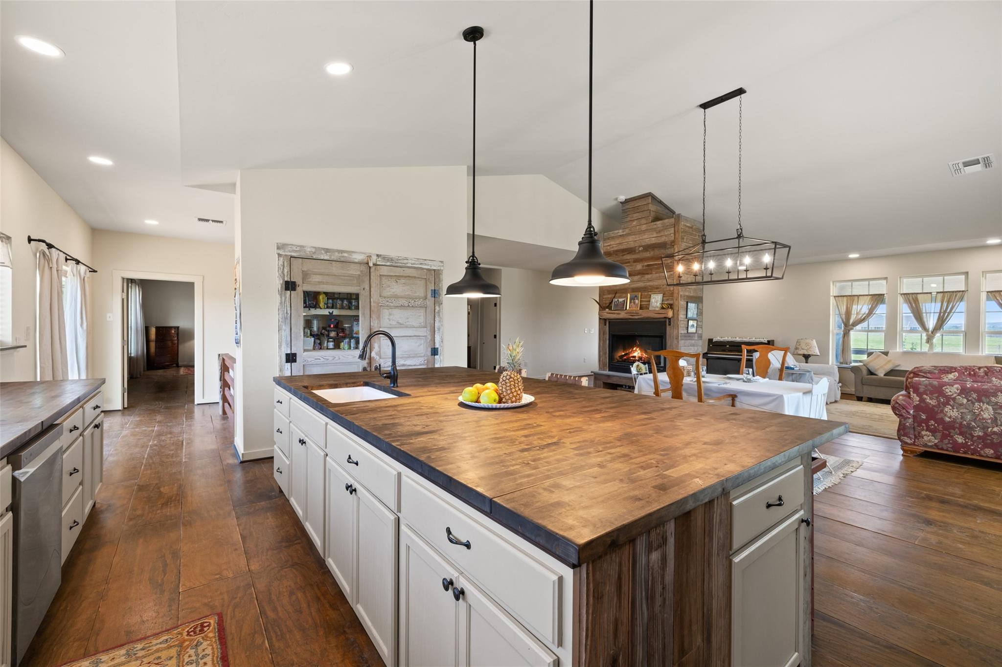 2124 Crabapple Road Blanco TX 78606