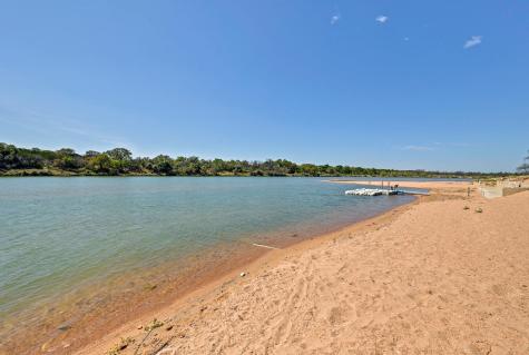 4690 River Oaks Drive Kingsland TX 78639