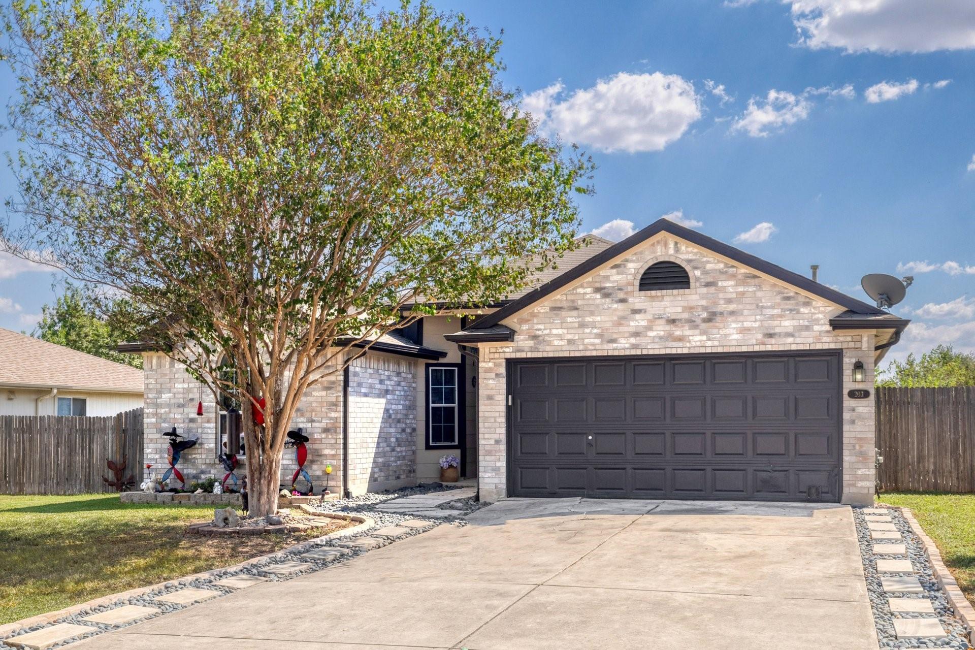 203 Endeavour Kyle TX 78640
