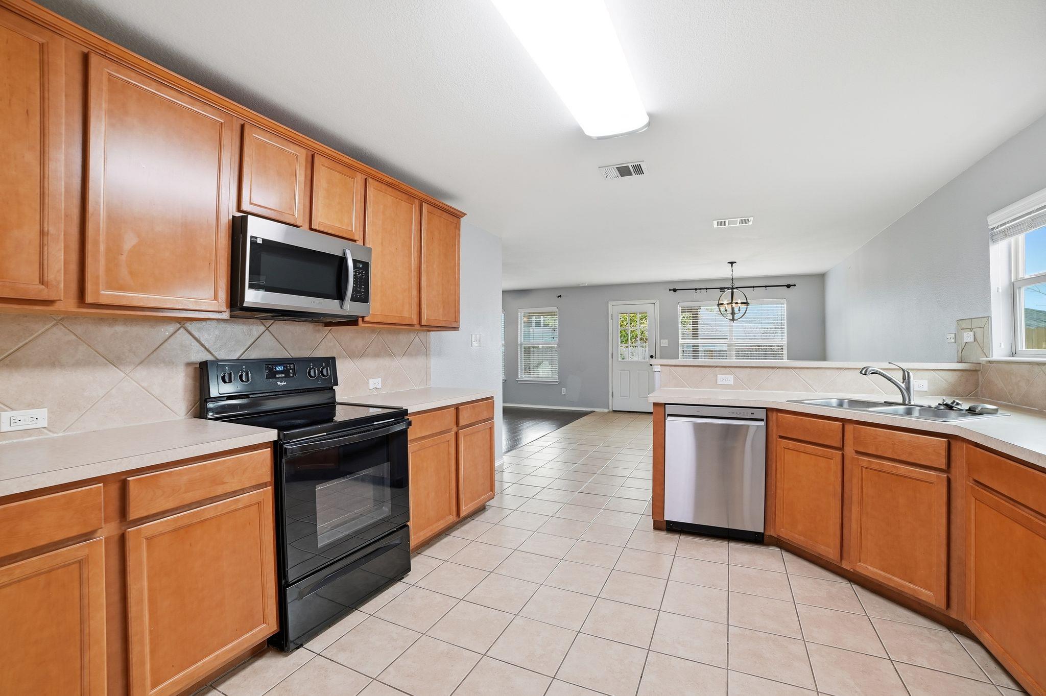 316 Housefinch Loop Leander TX 78641