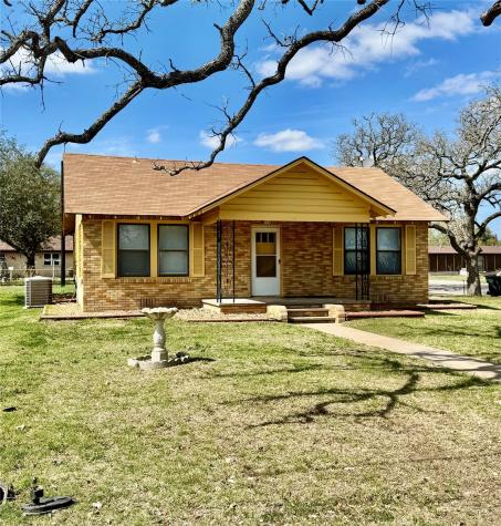 589 N Chambers Street Giddings TX 78942