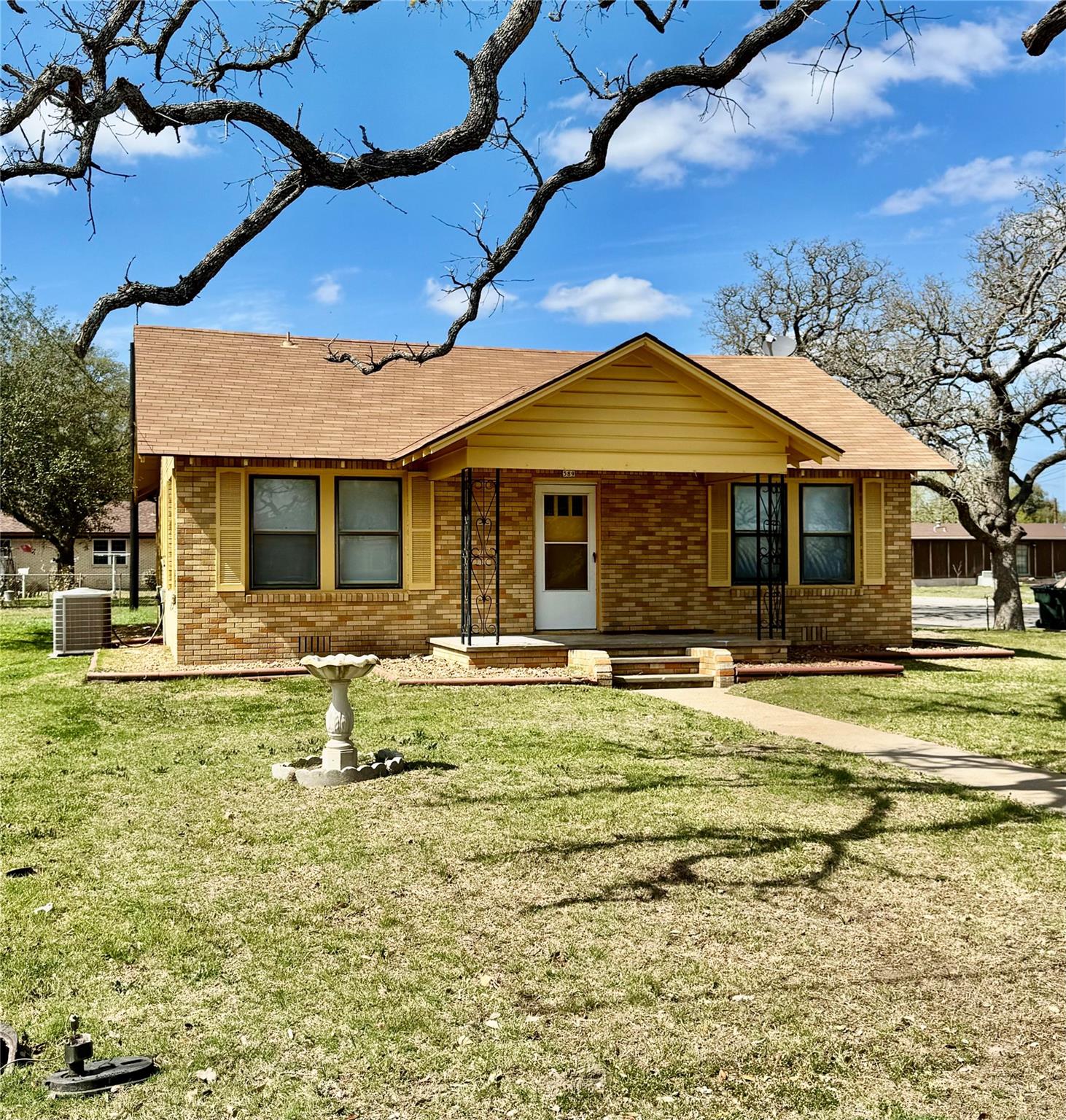 589 N Chambers Street Giddings TX 78942