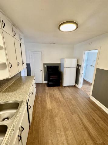 589 N Chambers Street Giddings TX 78942