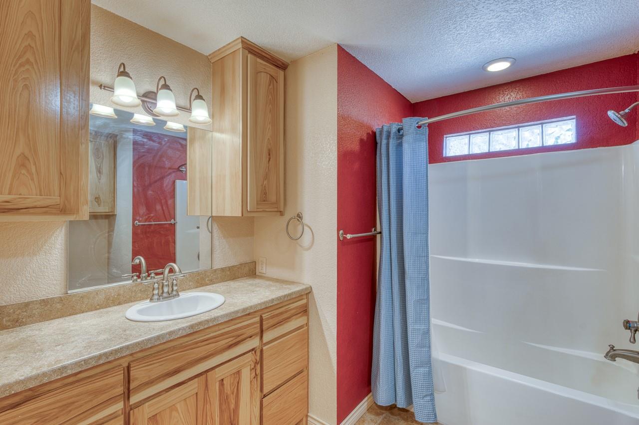 1129 Lonesome Loop Blanco TX 78606