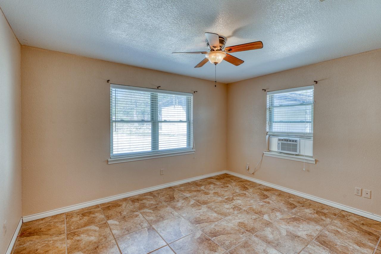 1129 Lonesome Loop Blanco TX 78606