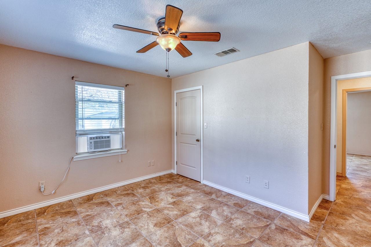 1129 Lonesome Loop Blanco TX 78606