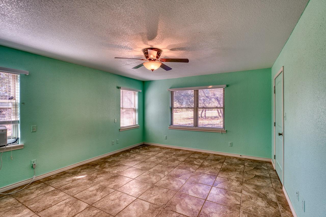 1129 Lonesome Loop Blanco TX 78606