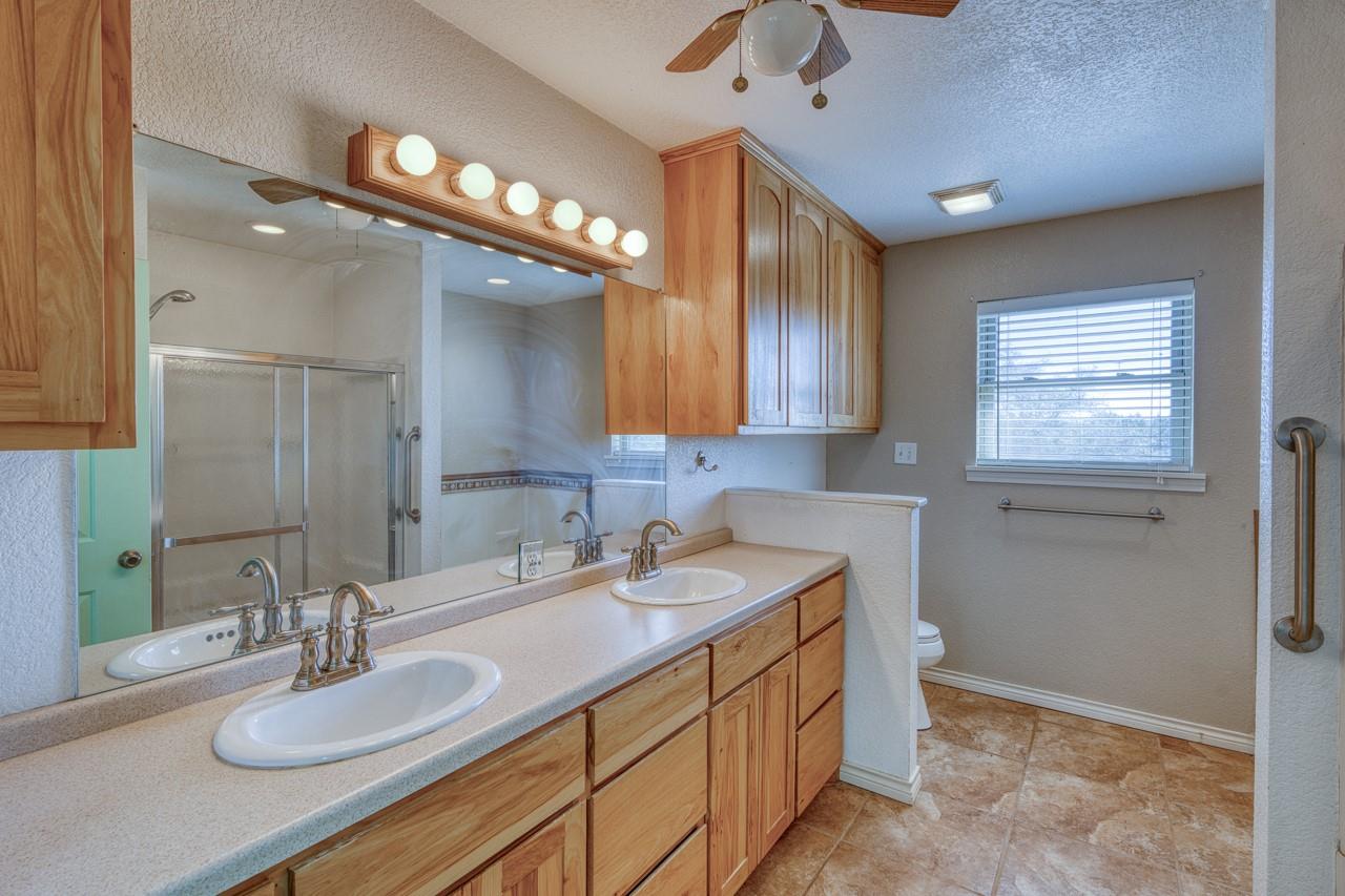 1129 Lonesome Loop Blanco TX 78606