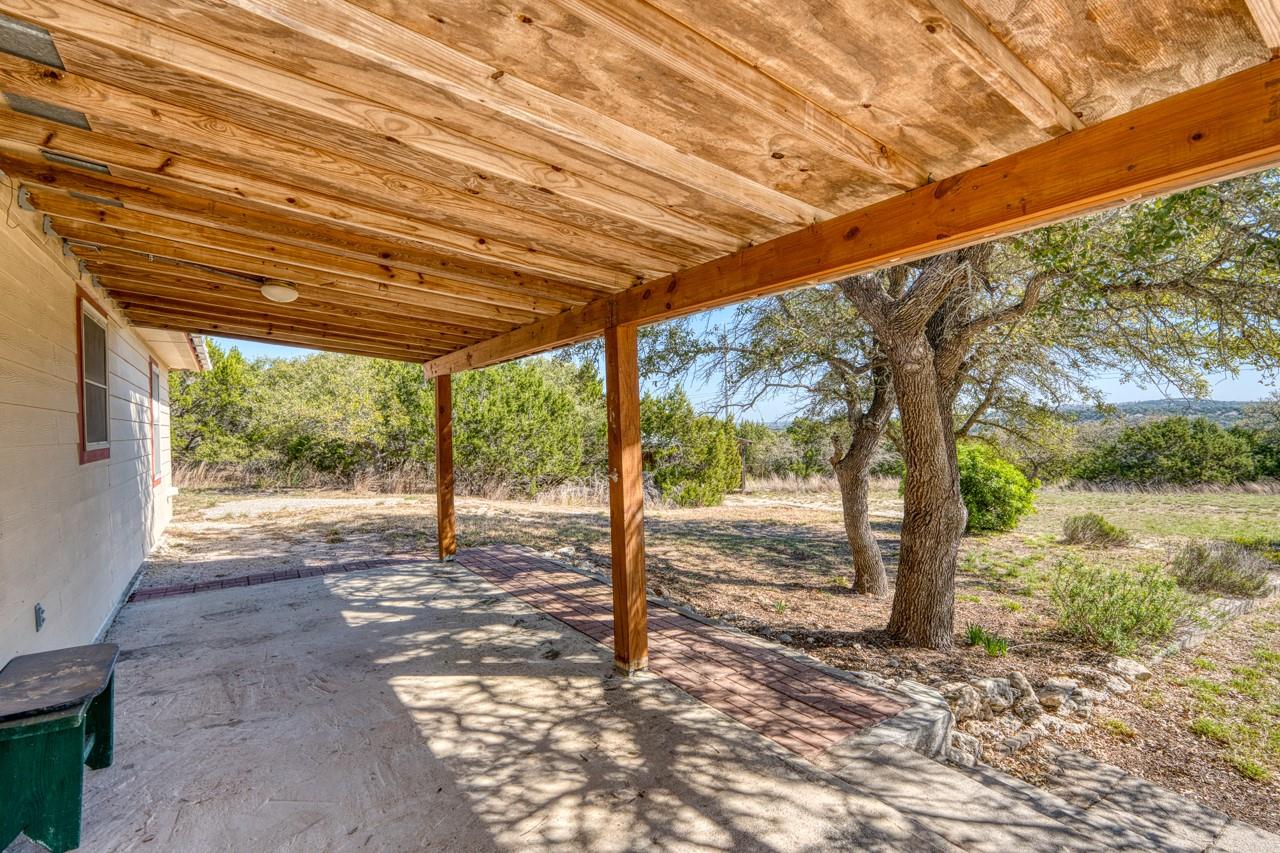 1129 Lonesome Loop Blanco TX 78606