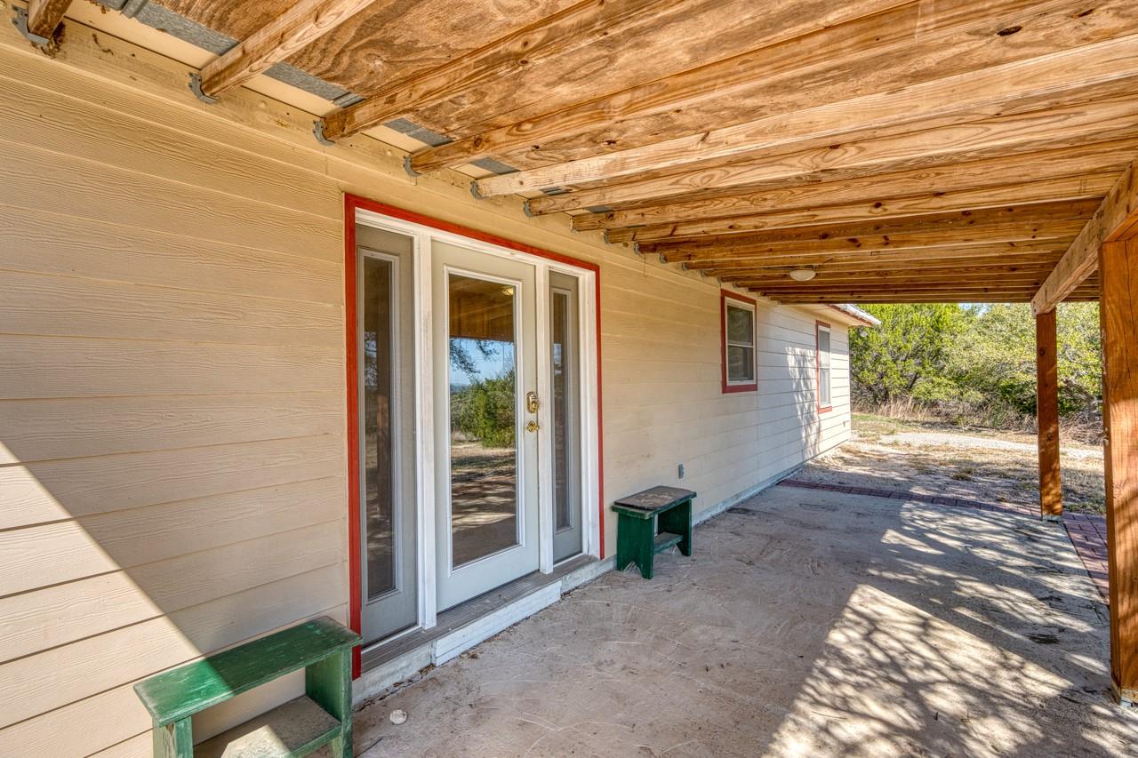 1129 Lonesome Loop Blanco TX 78606