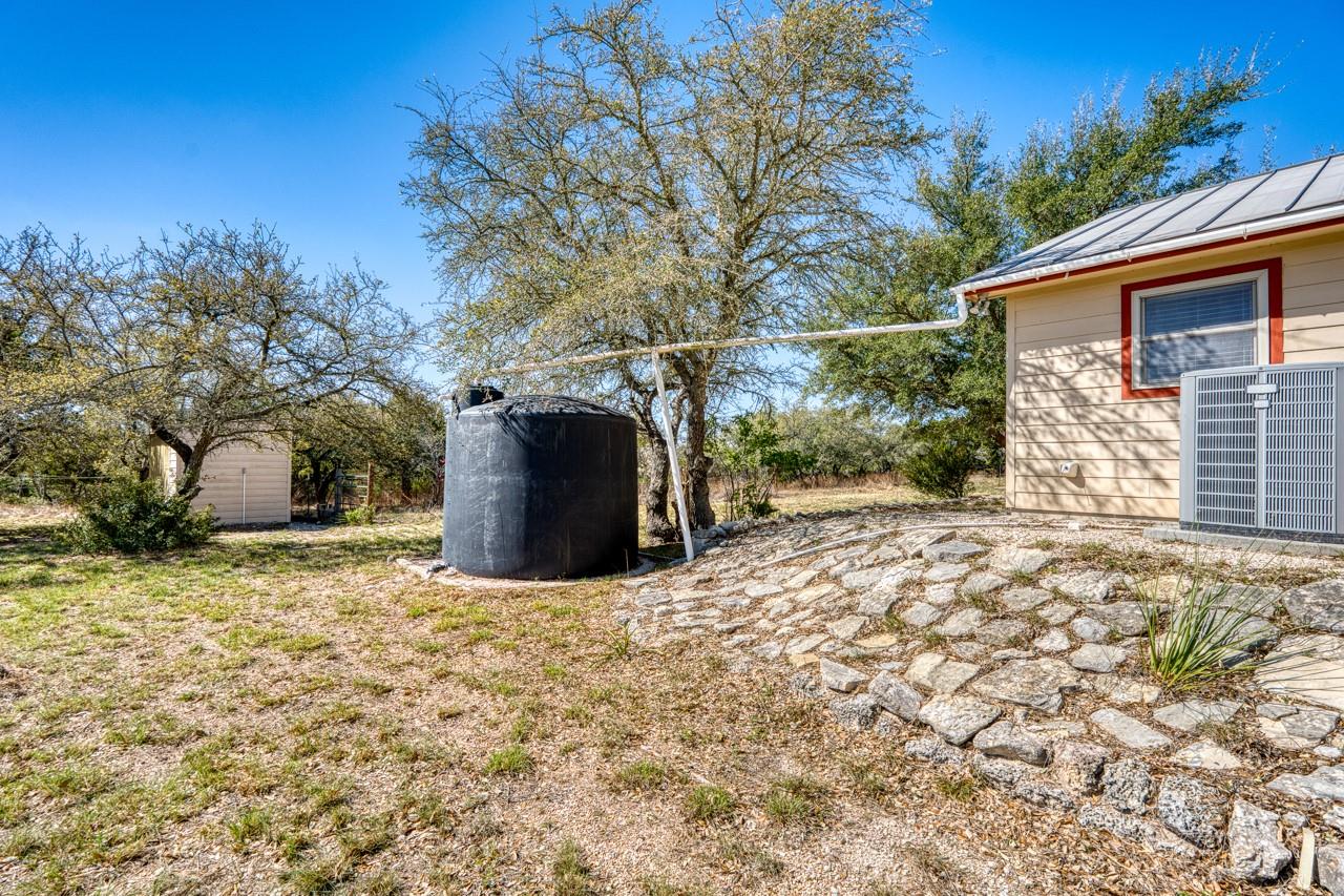 1129 Lonesome Loop Blanco TX 78606