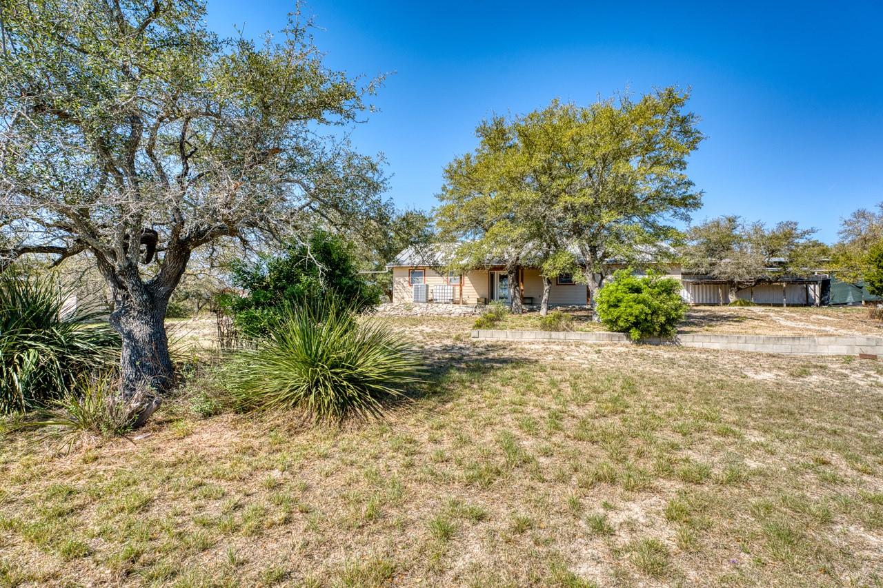 1129 Lonesome Loop Blanco TX 78606