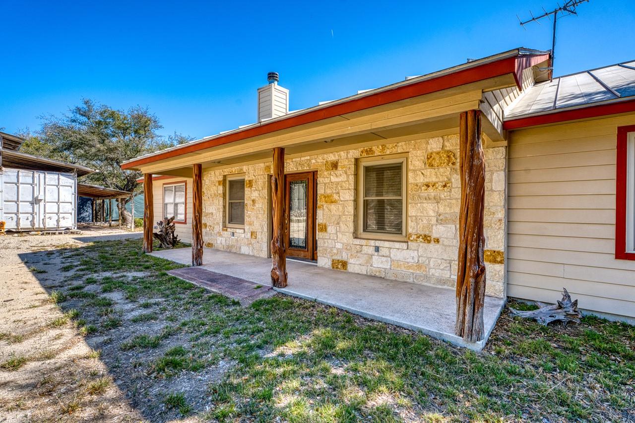 1129 Lonesome Loop Blanco TX 78606