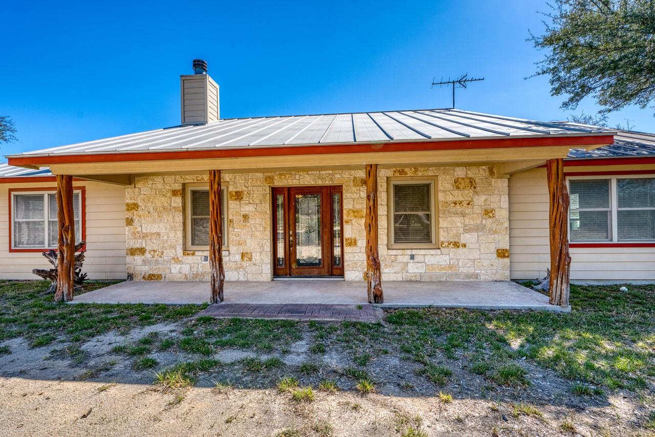 1129 Lonesome Loop Blanco TX 78606