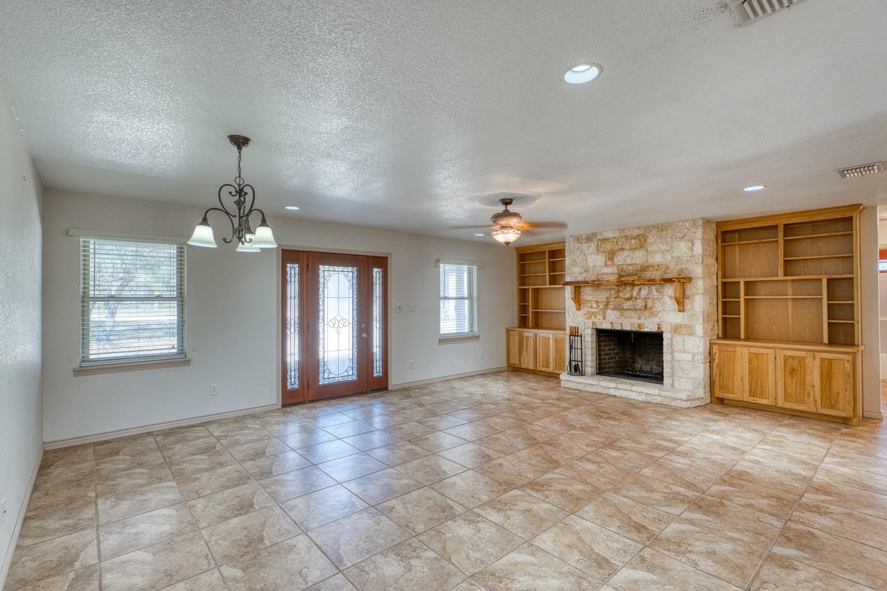 1129 Lonesome Loop Blanco TX 78606