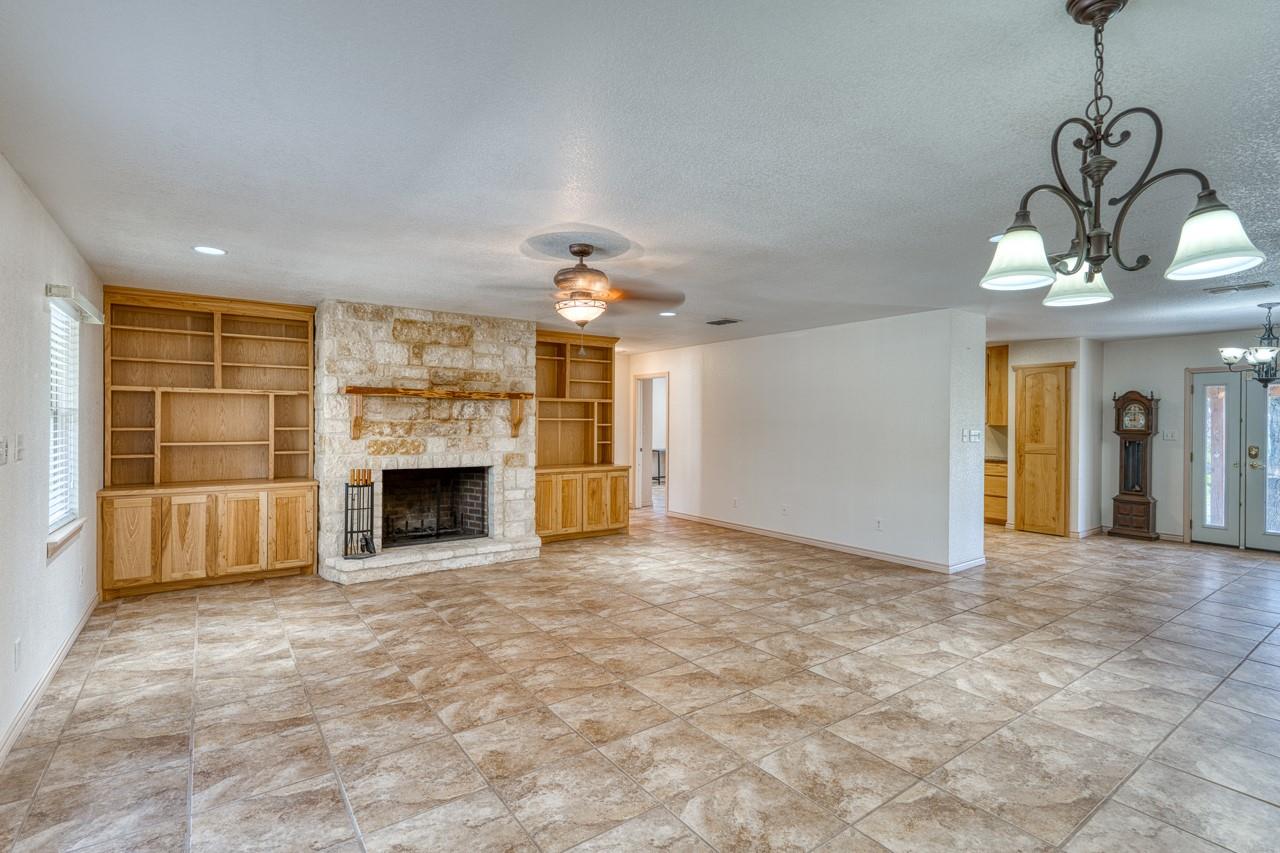 1129 Lonesome Loop Blanco TX 78606