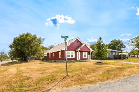 1628 Armstrong Street Luling TX 78648