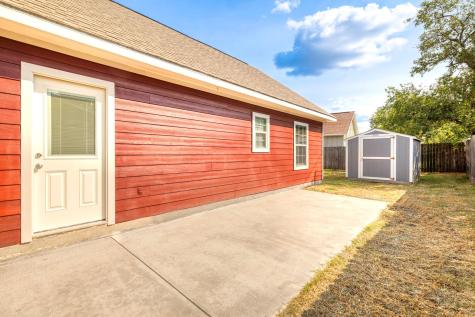 1628 Armstrong Street Luling TX 78648