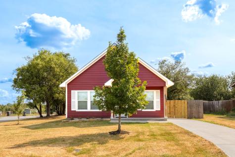 1628 Armstrong Street Luling TX 78648