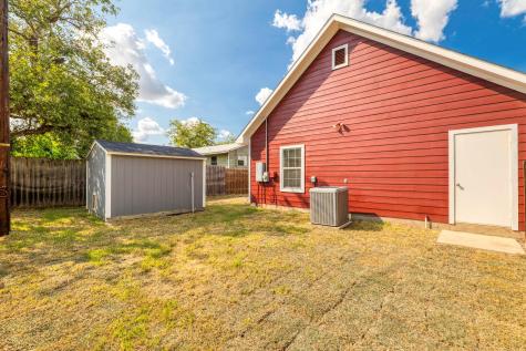 1628 Armstrong Street Luling TX 78648
