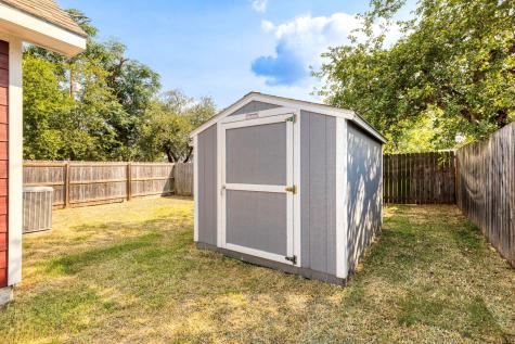 1628 Armstrong Street Luling TX 78648