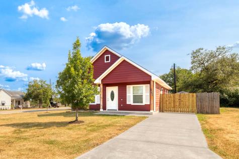 1628 Armstrong Street Luling TX 78648