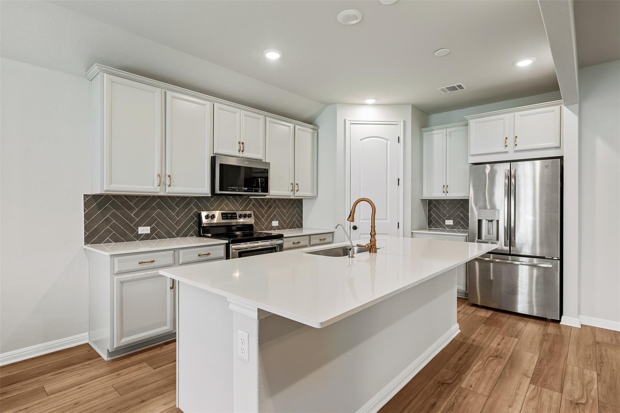 208 Golden Gate Lane Kyle TX 78640