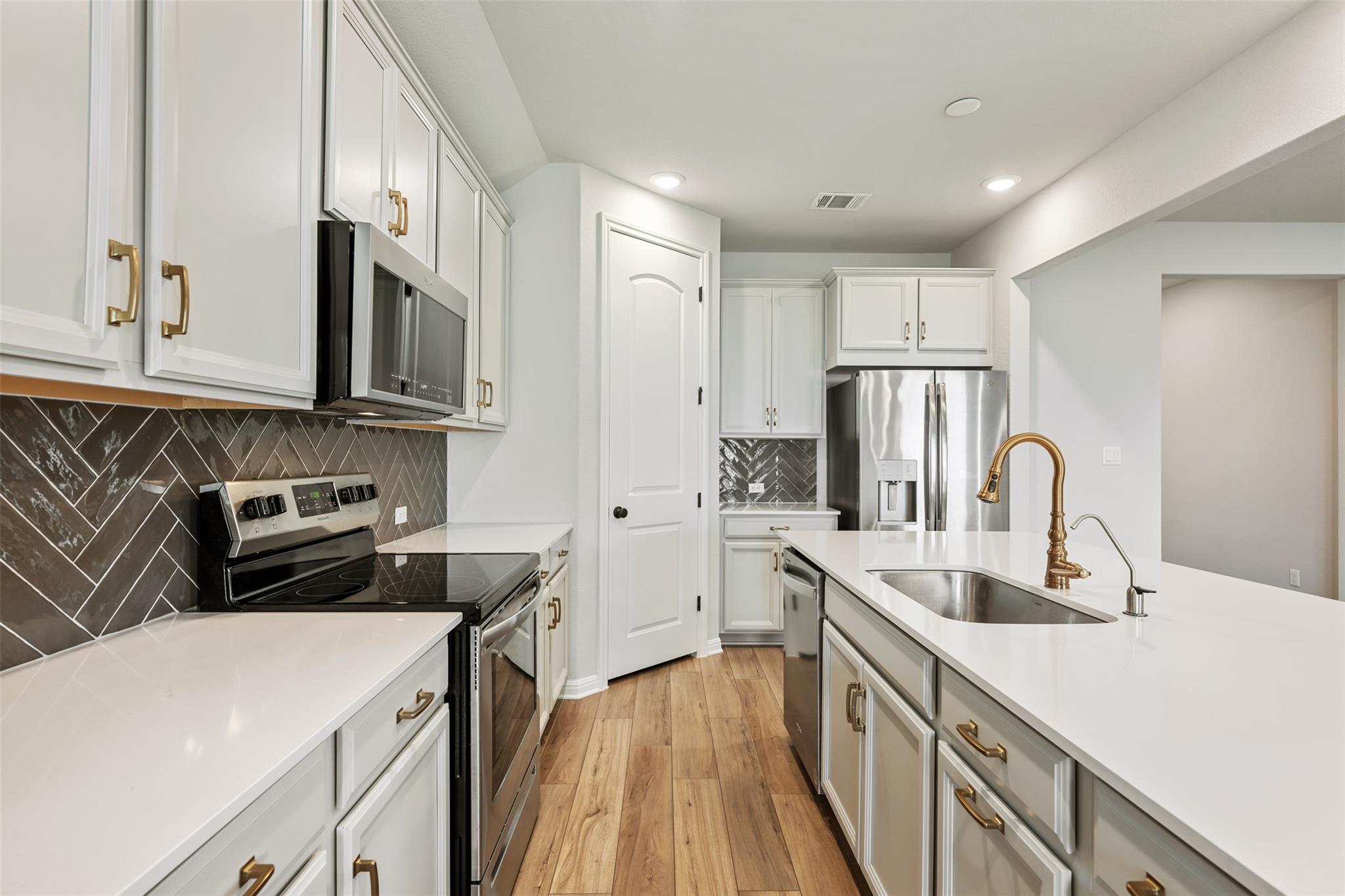 208 Golden Gate Lane Kyle TX 78640