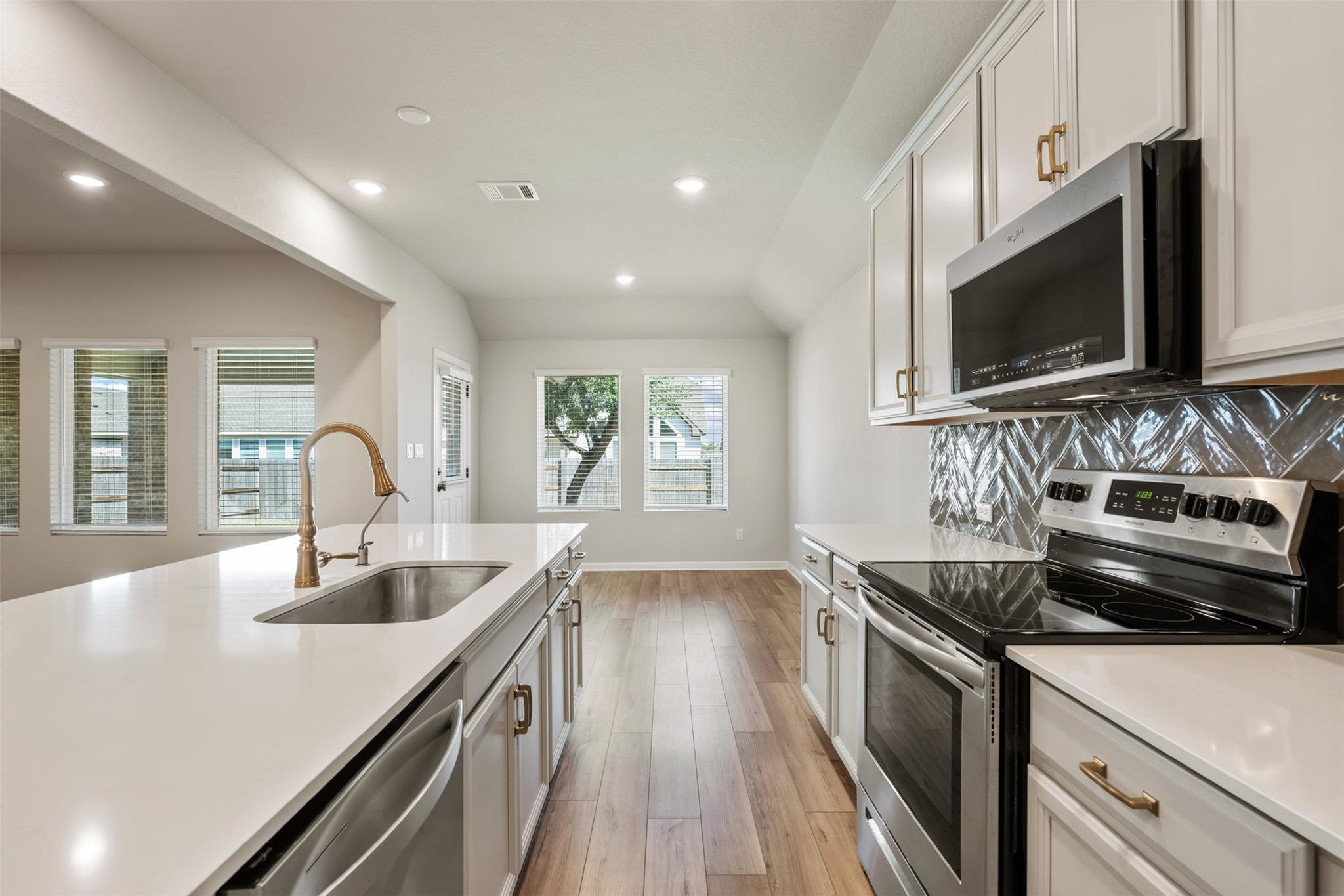 208 Golden Gate Lane Kyle TX 78640