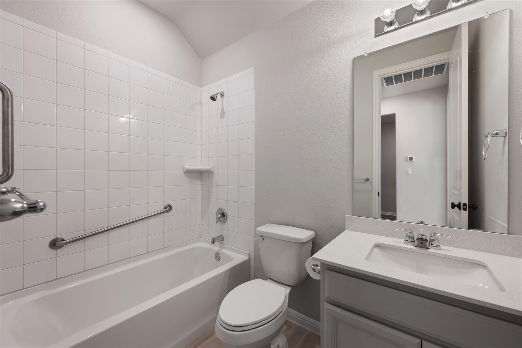 208 Golden Gate Lane Kyle TX 78640