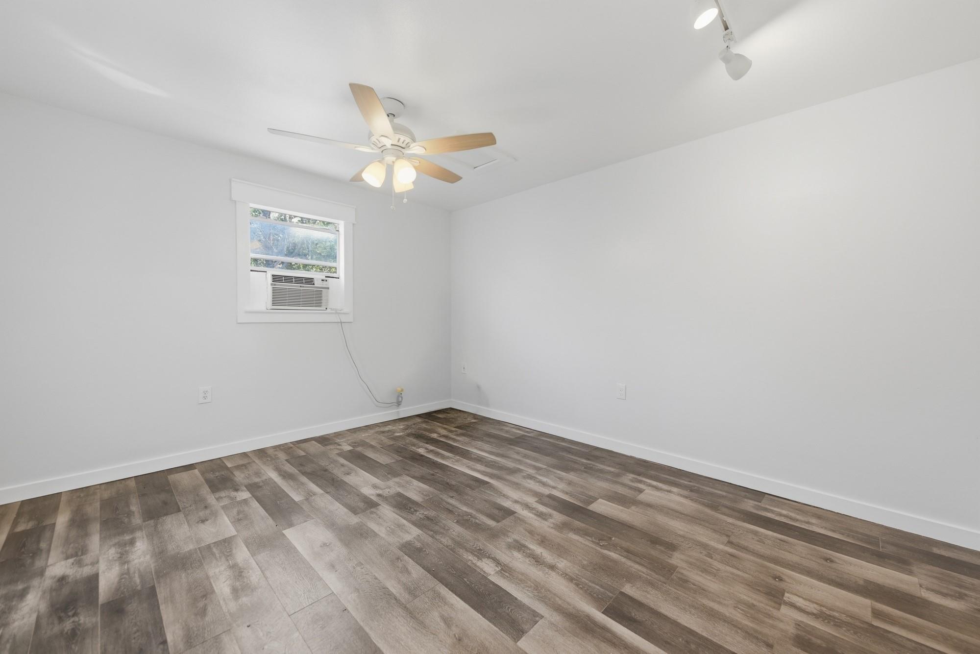 9481 Lake Forest Circle Brenham TX 77833