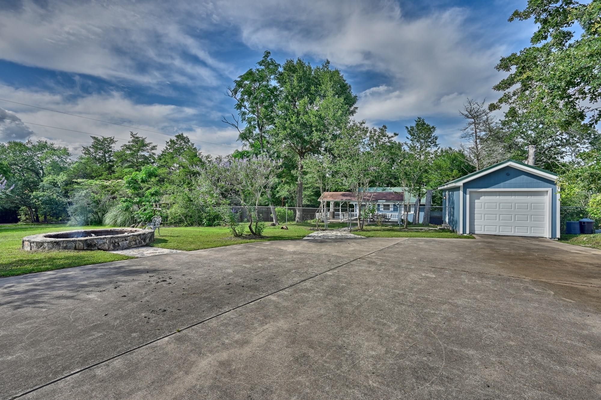 9481 Lake Forest Circle Brenham TX 77833