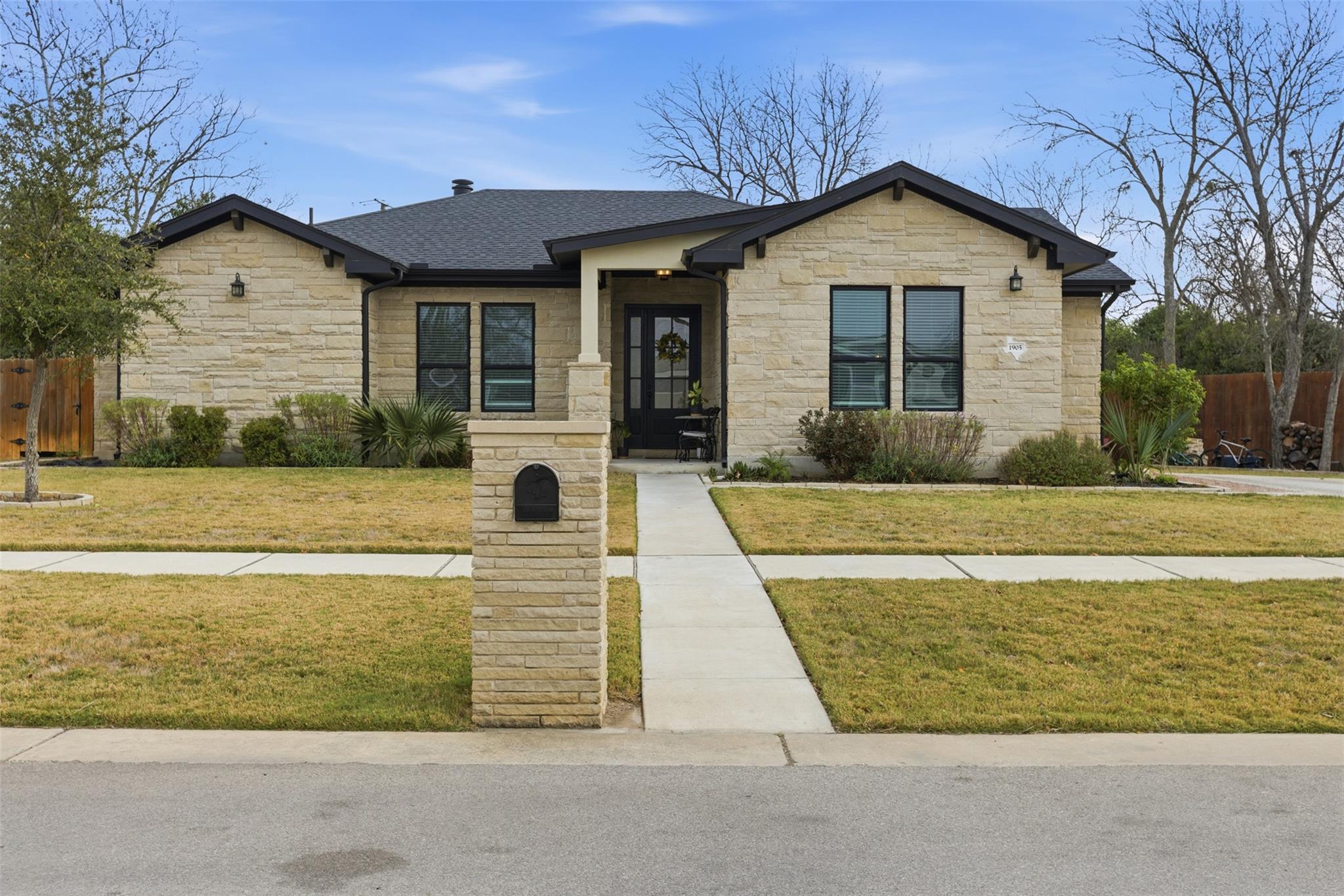 1905 S College Street Georgetown TX 78626