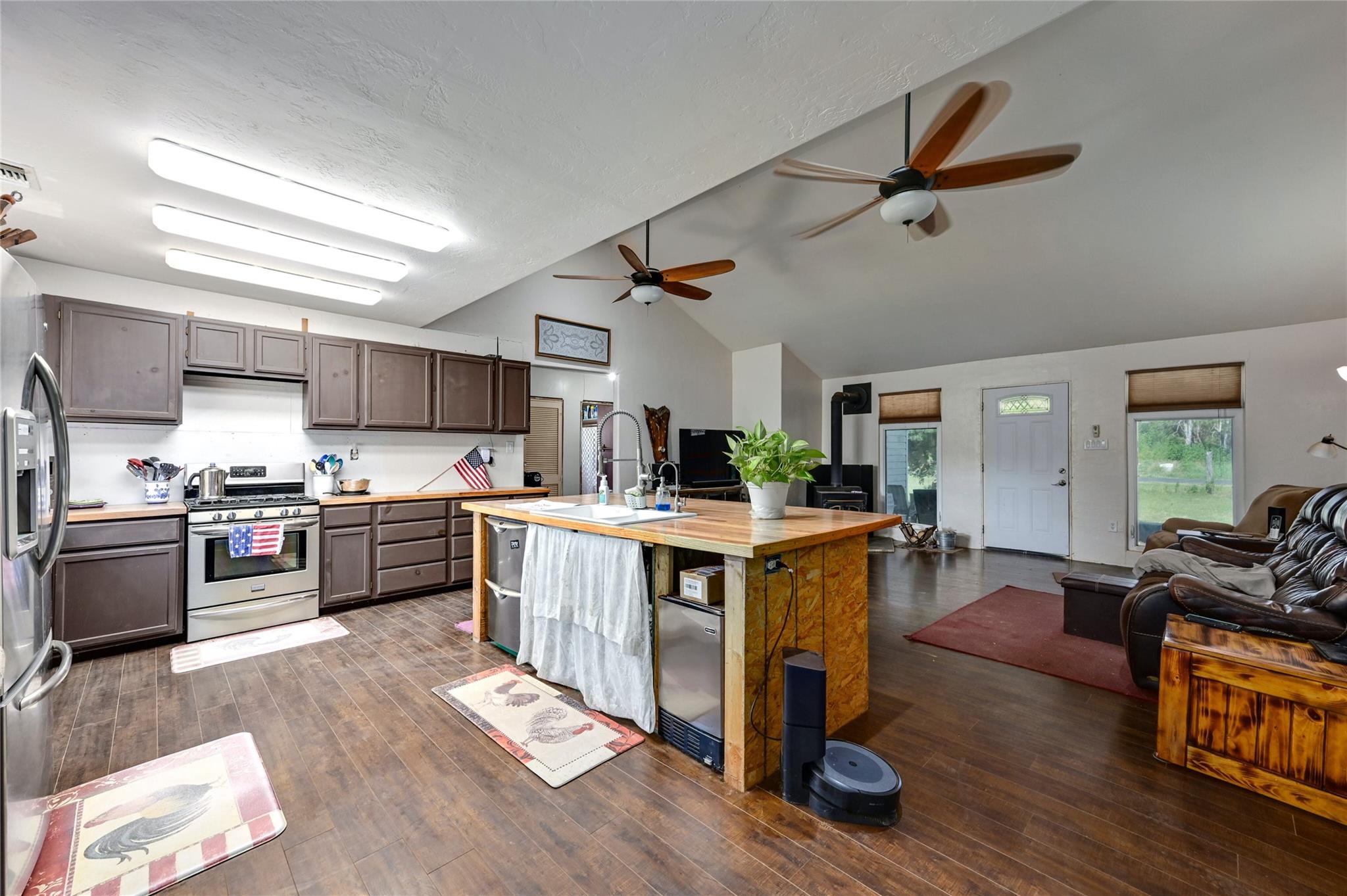 681 County Road 474 Elgin TX 78621