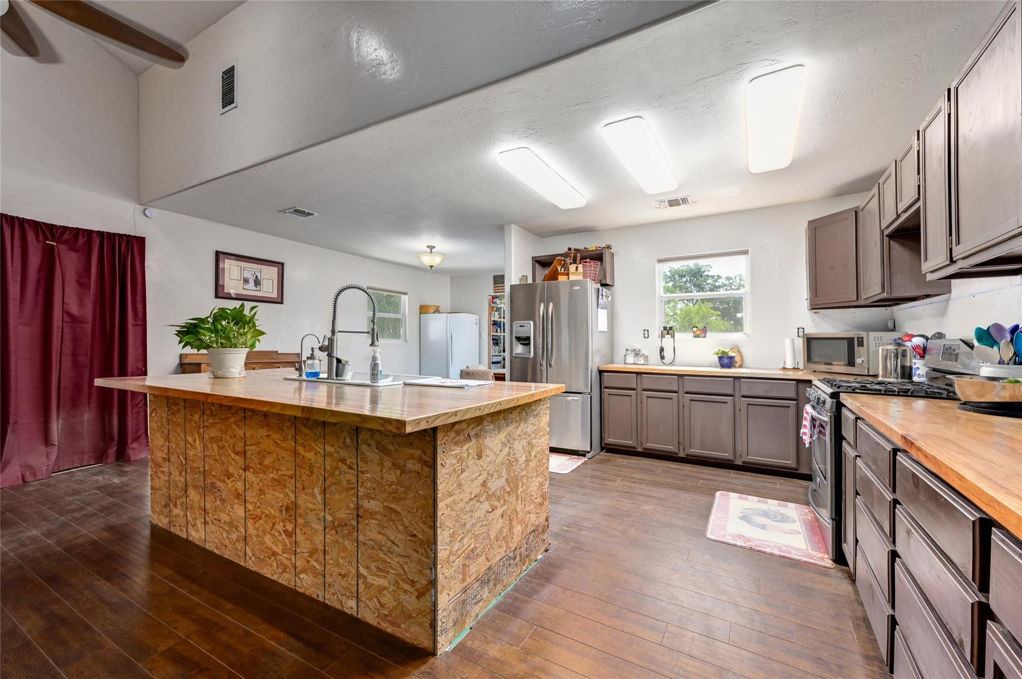 681 County Road 474 Elgin TX 78621
