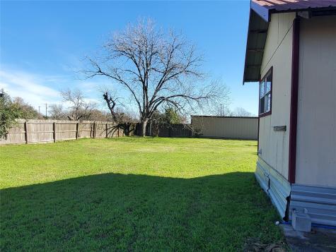422 W North Main Street Flatonia TX 78941