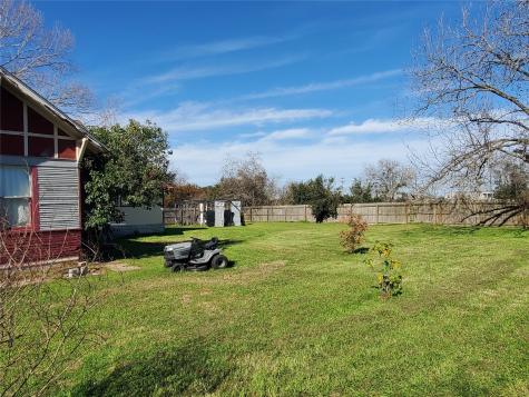 422 W North Main Street Flatonia TX 78941