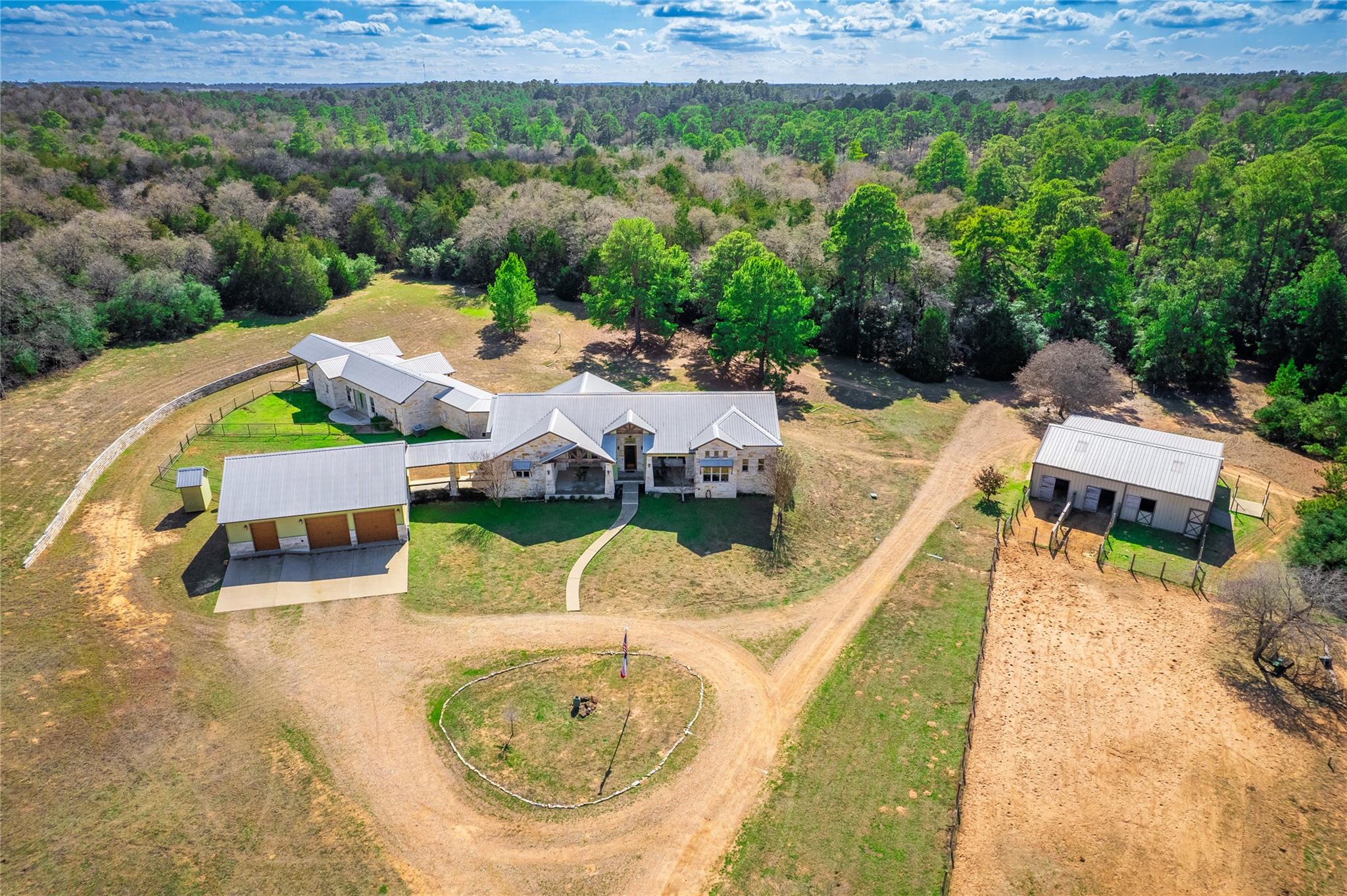 335 La Reata Trail Smithville TX 78957