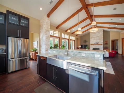 335 La Reata Trail Smithville TX 78957