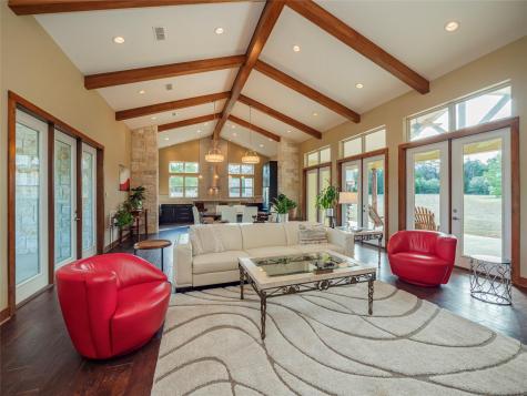 335 La Reata Trail Smithville TX 78957