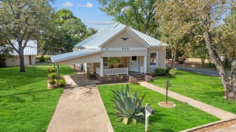 909 Hudgins Street Smithville TX 78957