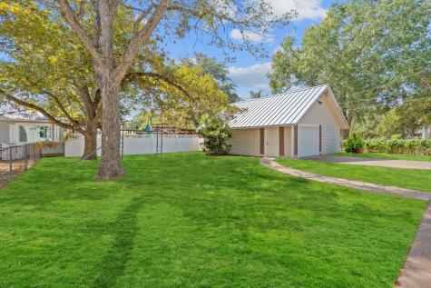 909 Hudgins Street Smithville TX 78957