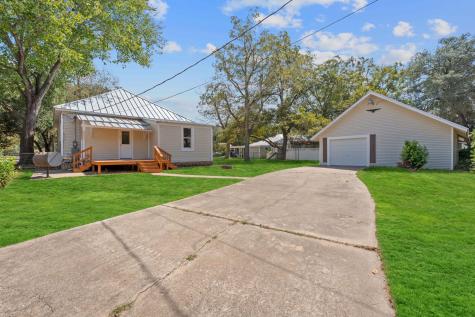 909 Hudgins Street Smithville TX 78957